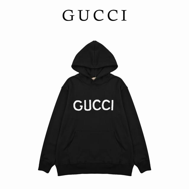 新品！ : 秋冬系列高克重卫衣 选用客供定制针织100%纯棉面打造,面料手感细腻，厚实有质感的纯棉布 高密度的机织工艺，如棉絮般柔紧致舒适 有挺括感，上身十分显