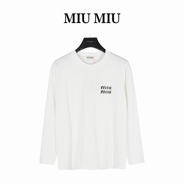 Miumiu 缪缪 24Fw 重工Logo压胶贴布压胶图案长袖T恤 面料采用高克重 G重精梳棉，定制1:1螺纹， 面料舒适亲肤无异感，定制定染面料，纺织密度高，