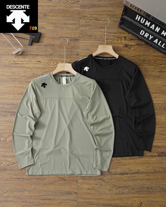 25迪桑特专柜爆款速干长袖！ 跑量速干运动长袖，上身是真心好看，简约百搭，整洁干练， 柔软细腻的面料，亲肤舒适，袅！好货！ 运动户外训练健身日常休闲通勤， 料子