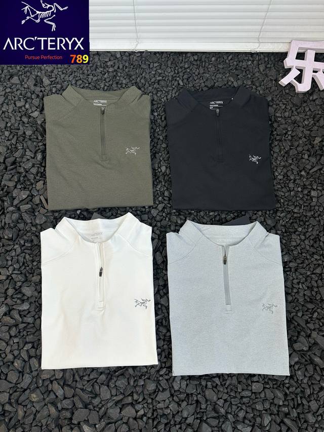 Arcteryx 始祖鸟 夏季透气速干户外运动短袖刺绣立领半拉链T恤 男女同款 忙碌的都市生活中，一件能轻松应对各种场合的衣服，是提升生活幸福感的关键，鸟家这款