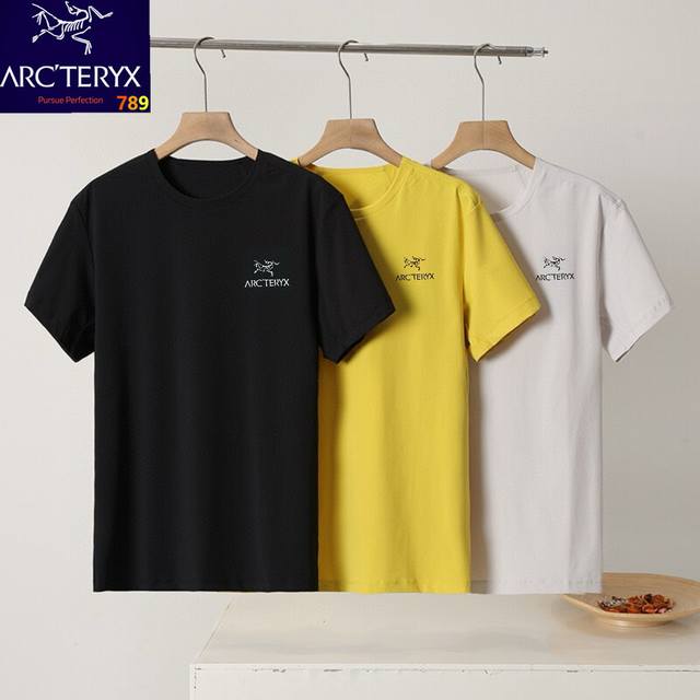 始祖鸟速干功能T恤短袖吸湿快干透气户外越野跑登山徒步短袖 全身重工四针六线工艺+3D裁剪拼接工艺 胸前非常简约精致的硅胶小Logo，拼接透气网格 Aaa级抗菌T