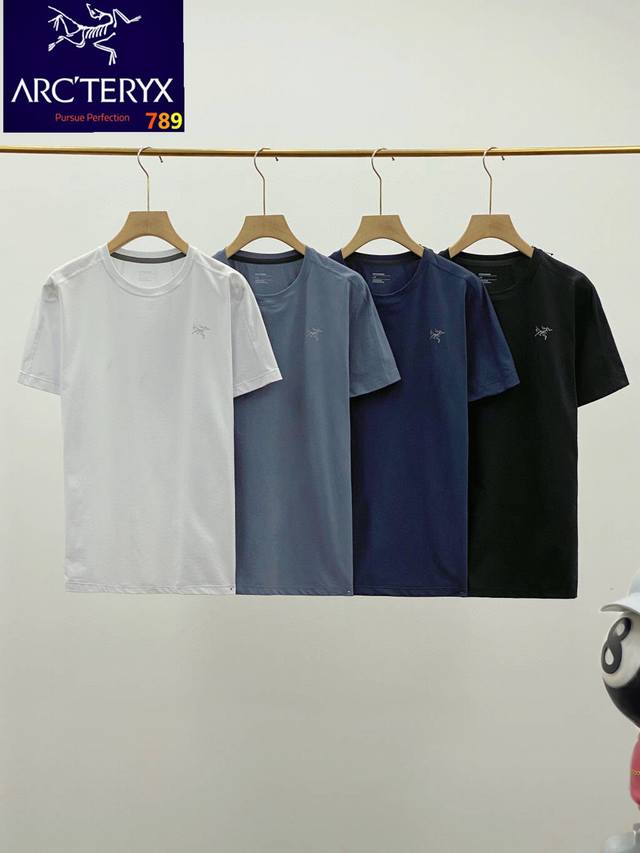 始祖鸟圆领短袖T恤衫 进口高温压烫印花技术 高品质看过来 ，经典百搭色，质感柔软贴身舒适 绝对的福利款！高端系列！ 简洁大气，非常上档次！ 随你怎么穿！超级舒服