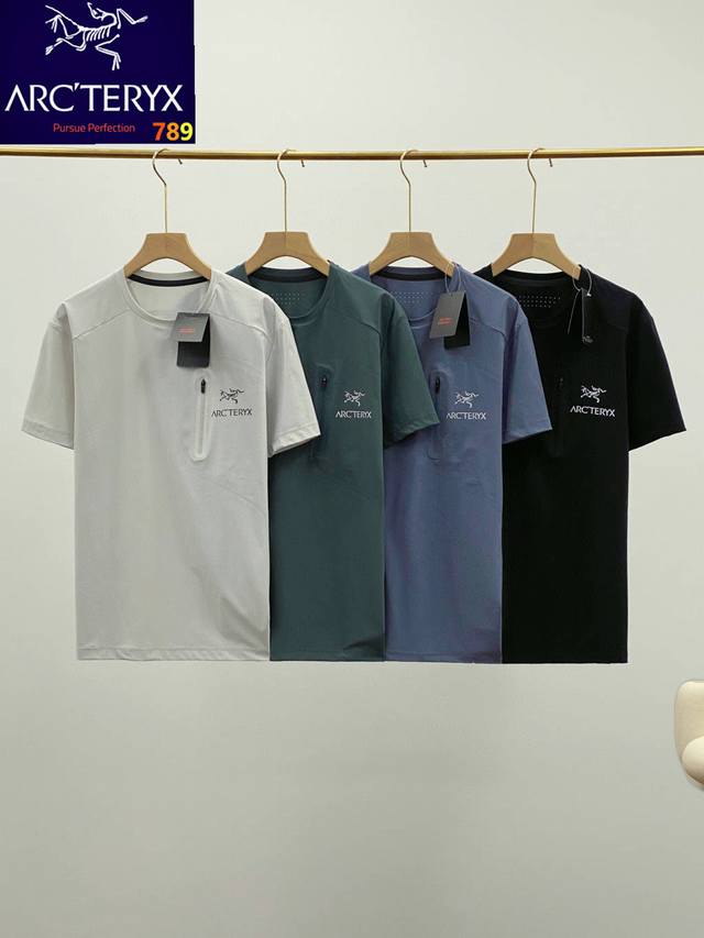 Arc'teryx始祖鸟 25Ss夏季新款特科技面料男子休闲圆运动圆领短袖 版型简洁帅气！下摆开叉式款。 平时单穿也绝对没问题 而且款式很低调，户外风又不失潮范