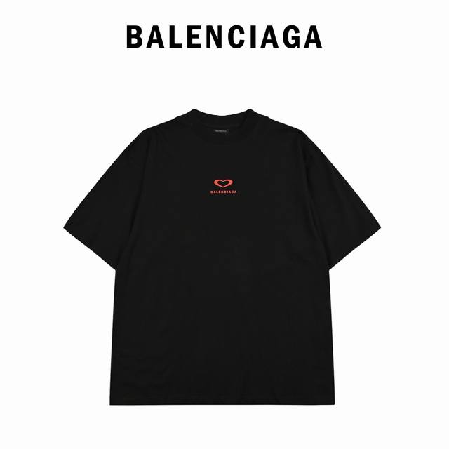 Balenciaga 巴黎世家 七夕限定款爱心短袖 原版5000购入开发，面料采用定织定染全棉双纱，水洗后克重260克。布面干净.布纹清晰，柔软舒适。螺纹釆用定