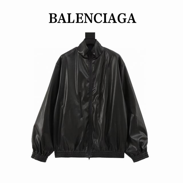 Balenciaga巴黎世家 秀款Loop Sports Icon刺绣双面皮夹克 双面穿简直不要太好看了，相当于两件衣服，永远穿不腻的感觉，太酷了，一面电光蓝科