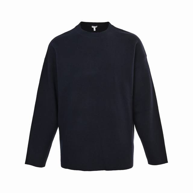 Loewe 罗意威 肘部浮雕刺绣圆领毛衣 采用了羊毛混纺面料，以96%的羊毛为主，结合了3%的锦纶和1%的氨纶，羊毛主体保证了衣物的保暖性和舒适度，少量锦纶与氨