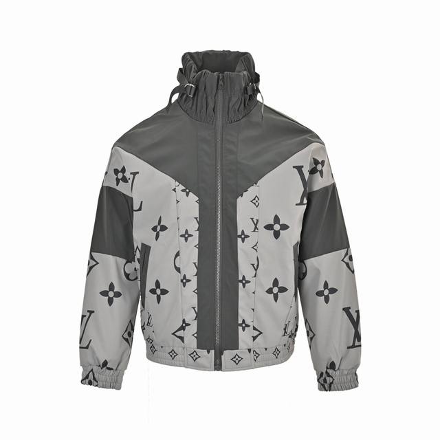 Louis Vuitton 路易威登 24Fw 拼接老花满印风衣外套 原版购入，第一时间打版。面料为定制密纺科技面料轻薄面，上身丝滑透气。红外线定位裁剪，工装风