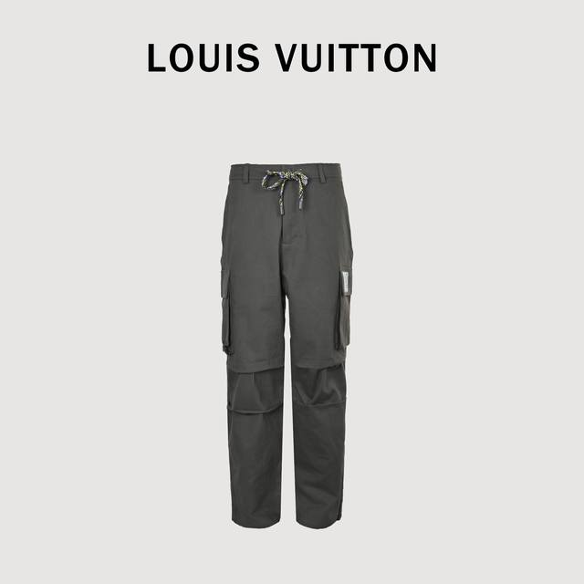Louis Vuitton 路易威登 Lv 双侧大口袋 重磅水洗 徽章工装裤 情侣款 无性别 均可驾驭 此款Lv裤型真的是绝绝子 双腿都做了原版一致的褶边工艺