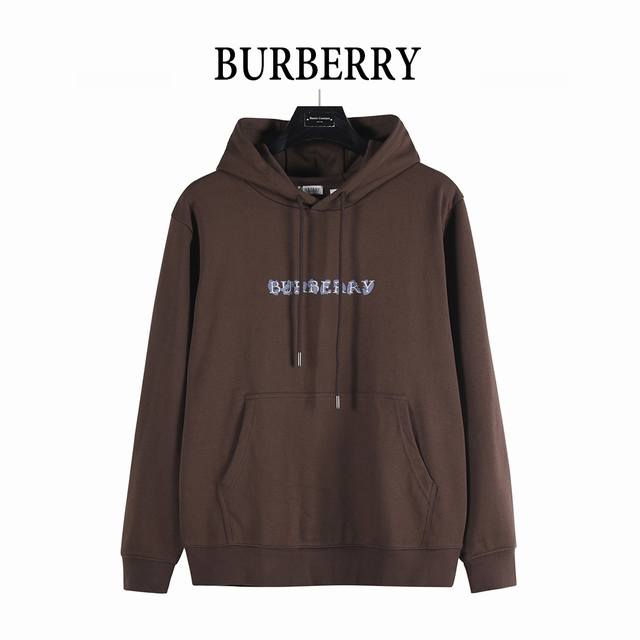 Burberry 巴宝莉 25Fw 胸前字母Logo印花连帽卫衣 连帽衫，选用轻盈翻面绒棉质面料打造，呈现休闲版型。 交织环绕 Burberry 字样， 以防护