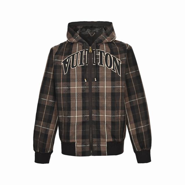 Louis Vuitton 路易威登 老花格纹字母刺绣拉链连帽外套 本款拉链连帽衫为绵羊毛混纺铺陈当季 Monogram 格纹提花，成就跨季叠穿佳选。Vuitt