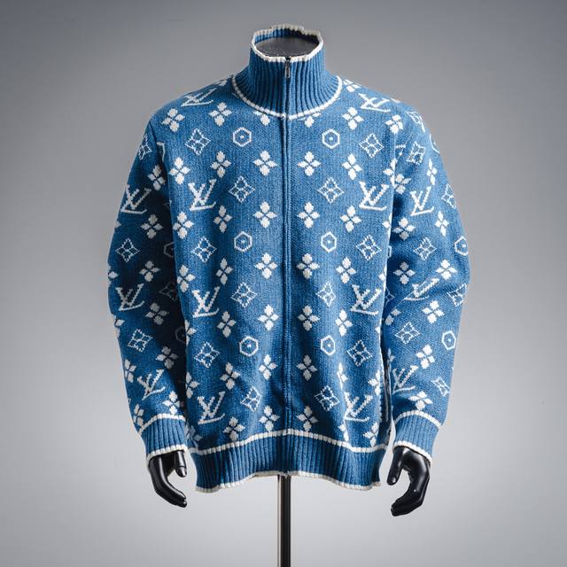 Louis Vuitton路易威登Lv 25Ss满印提花标识Logo拉链开衫毛衣 全幅提老花立领拉链长袖针织衫 高品质意大利进口面料，高密度针织，百搭毛衣，内搭