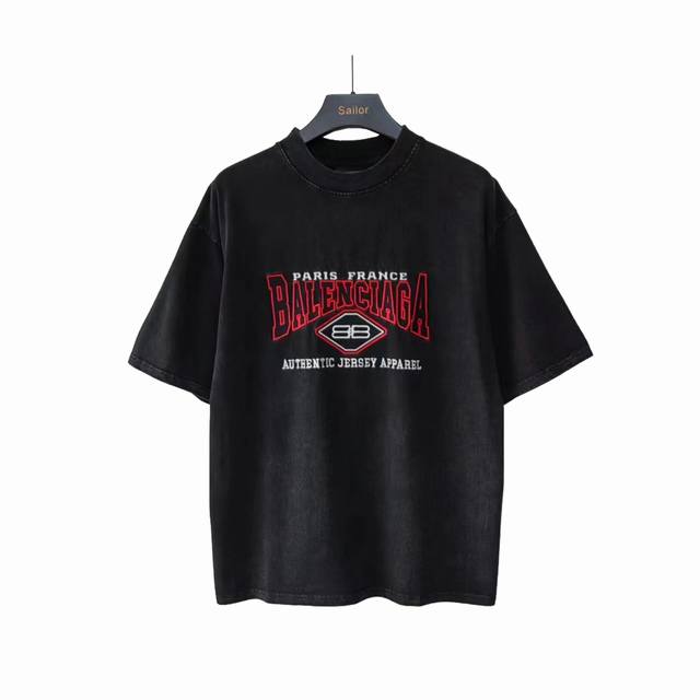 实拍细节图+尺码表 巴黎世家 Balenciaga红色标语刺绣短袖 原版开货 光刺绣调针处理了十几次才到这个满意效果 这个刺绣主要是看白色刺绣的R字 可以区分市