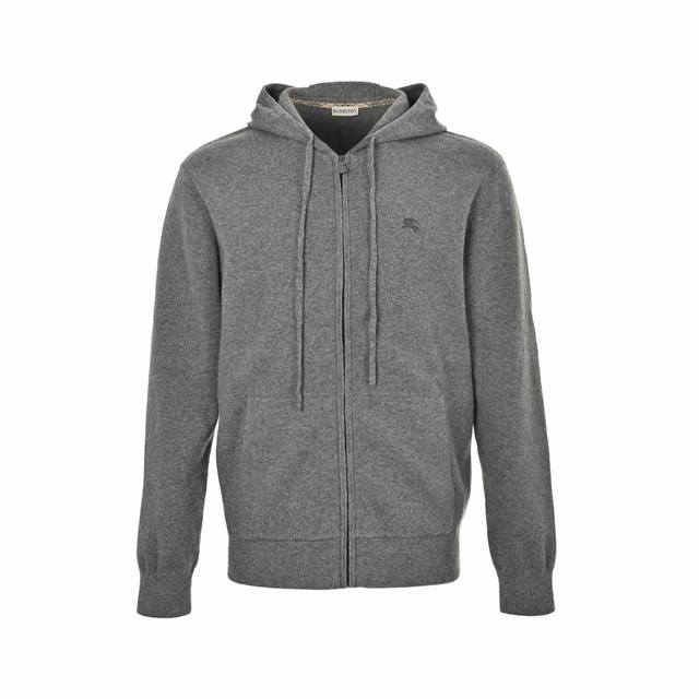 Burberry 巴宝莉 25Fw 战马绣拉链针织连帽外套 以羊绒为主体主导面料的手感、保暖性和轻盈感，同时提供无与伦比的穿着体验。少量聚酰胺和弹性纤维的喂入增