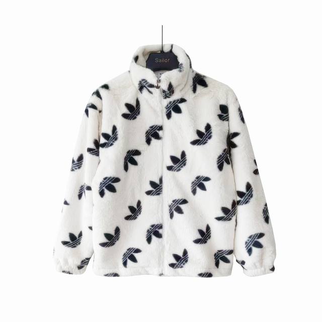 实拍细节图+尺码表 Adidas 阿迪达斯 三叶草Logo兔毛绒外套 男女同款，立体饱满且料子是原版定制绒面， 触感软绵绵里布也是原版一致带Logo，细节一步到