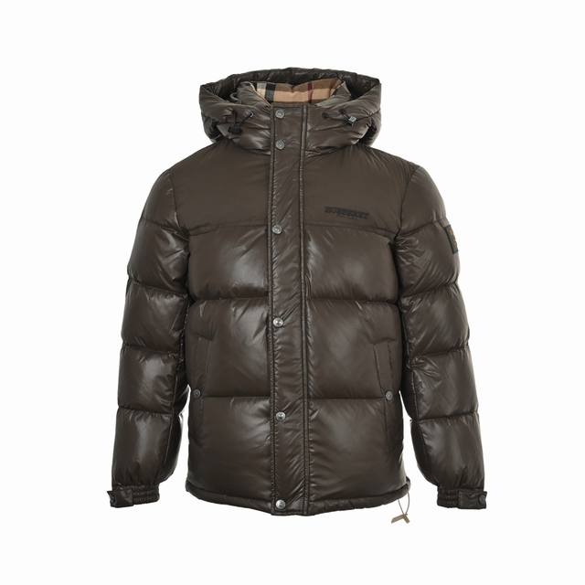 Burberry 巴宝莉 25Fw 刺绣字母袖标羽绒服 Burberry男士黑色鹅绒羽绒服，哑光尼龙材质， 防水防风，冬天穿超暖！高含量鹅绒填充，保暖力 满分■