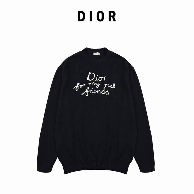 迪奥圆领字母刺绣 Dior 迪奥 字母刺绣针织毛衣 原版13,500购入开发，面料采用16支单纱面料，该款面料为混纺棉纱线织出，搭配7针机器成衣效果更为立体。刺