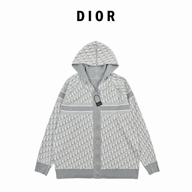 Dior 迪奥 23Fw Oblique老花羊绒双面穿外套 超级厚实的一款外套 一面是纯色Logo拼接 另外一面是经典老花 面料是进口羊绒+羊毛混纺 在经过水洗