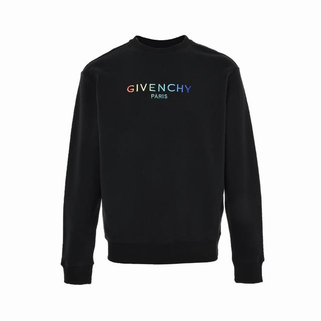 Givenchy 纪梵希 22Fw 彩虹渐变刺绣圆领卫衣 正面可见立体精致字母刺绣Logo融入全新彩虹拼色元素设计，增加视觉层次感，背面点缀着一个小小的品牌标志