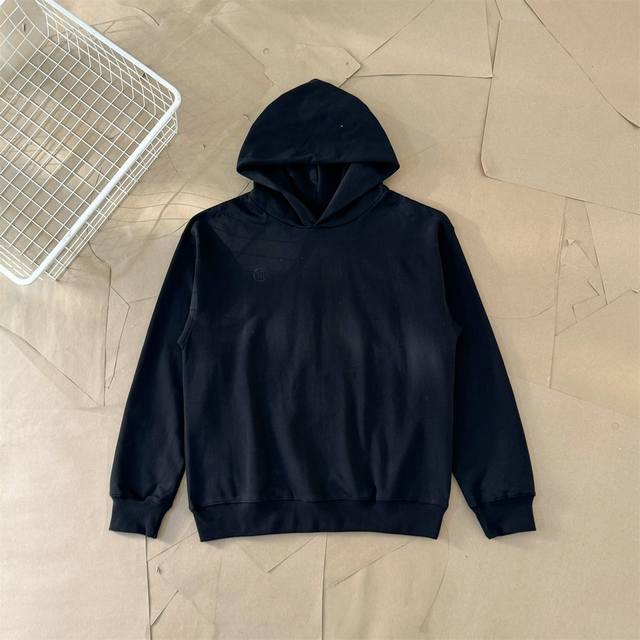高版本Maisonmargiela 马吉拉 胸前刺绣后背破洞数字连帽卫衣，男女同款，采用450G重磅毛圈面料 非市面380G薄款普通版本 注意区分！过高温缩水2