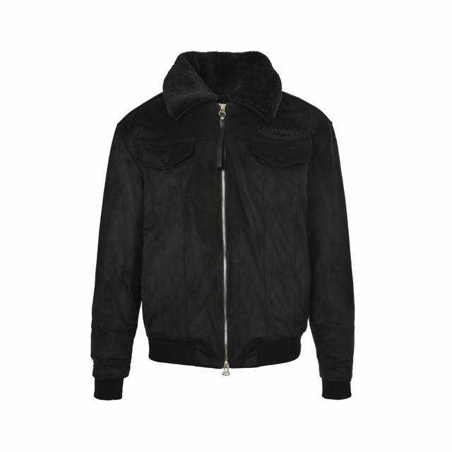 Louis Vuitton 路易威登 刺绣徽标毛领棉服外套 原26,800购入，面料采用7*7支精梳赛络纺纱做加厚480克斜纹牛仔面料，前襟下暗藏刻字纽扣开合，