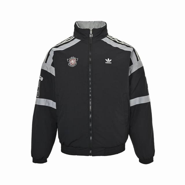 Adidas 阿迪达斯 双面穿棉服外套 Wendy同款一件当两件穿 直接把 一衣多穿 玩明白啦 一面是复古运动风的米白色红蓝色块拼接+复古徽章美式复古感拉满 另