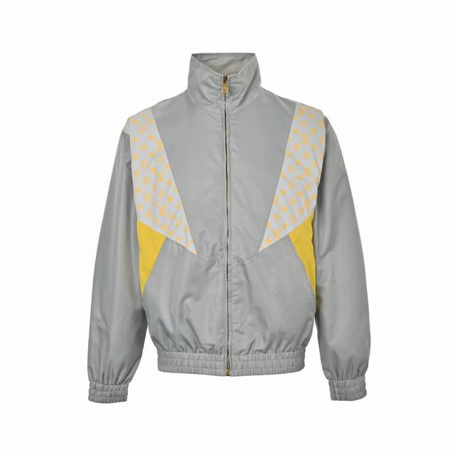 Louis Vuitton 路易威登 拼色老花拉链夹克外套 正品：27200购入开发 面料：棉纶面料 工艺：提花制作 版型：合身版型 克重：约485克 描述：采