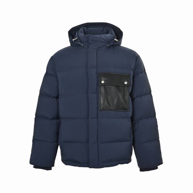 Bottega Veneta Bv 编织真皮口袋连帽羽绒服 高密度全棉面料不仅耐用，还能有效抵御风寒和雨雪。 使用轻便且柔软的内衬材料，聚酯纤维内衬，可以提高舒