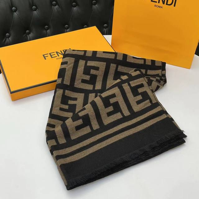 Fendi 芬迪 全套包装发票高品质羊绒单色双面围巾披肩，两用的，品质超好哦[月亮]尺寸：70*180、实拍图