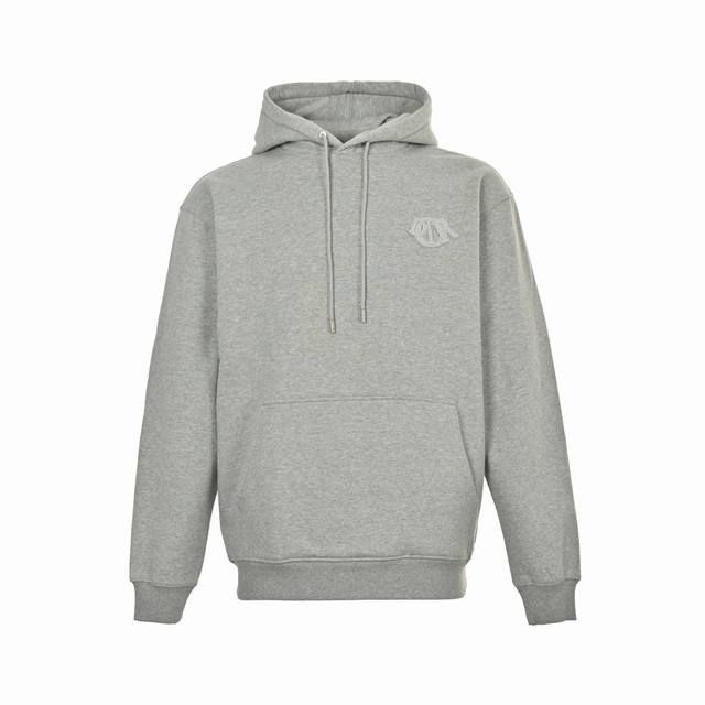 Dior 迪奥 三色章仔绣花贴布绣连帽卫衣 原版采用新款布种， G全棉重抓绒布料，水洗重抓毛手感处理。 上身蓬松，立挺有型了柔软，有羊毛亲肤感。新款贴布绣花工艺