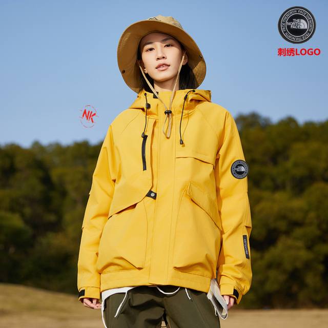 秋季新品 刺绣Logo 防水面料 北面The North Face系列，海外秋季限定全新系列连帽冲锋衣防风连帽夹克外套连帽外套。 : 拼接风经典 诠释个性的涂鸦