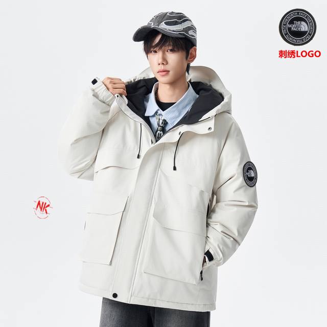 刺绣Logo 90白鸭绒 北面The North Face白鸭绒羽绒服 短款上衣外套渐变色拼接撞色男女款连帽羽绒服！羽绒服男女同款情侣款短款连帽雪山渐变色，轻薄