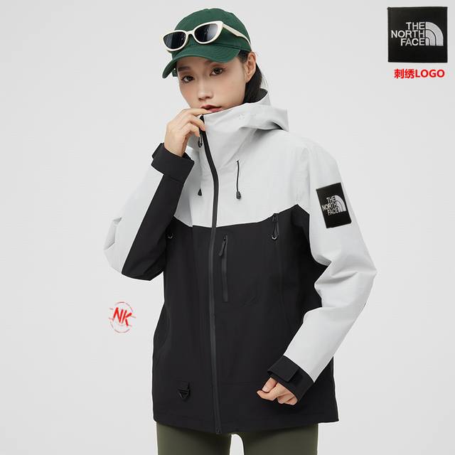 三合一冲锋衣防风服 北面Tnf海外限定迷彩全新系列连帽摇粒绒冲锋衣防风立领夹克外套！ : 拼接风经典 诠释个性的涂鸦卡通潮流风格街头风格的百搭实穿单品 一件应万