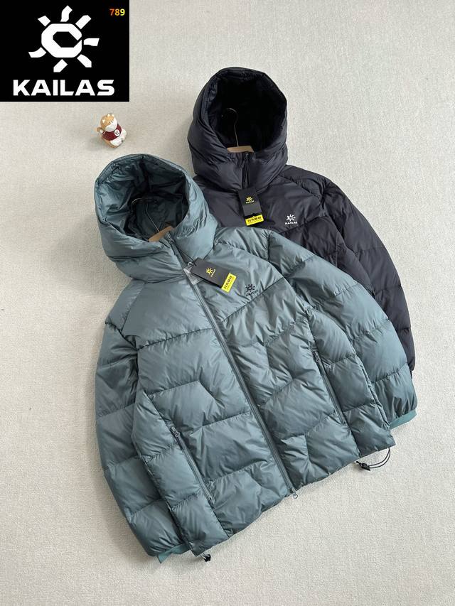 Kailas 凯乐石 5000Gt 户外防风防水连帽羽绒服，1000蓬拒水白鸭绒，可抵御-20℃极寒环境。面料采用30D高密度尼龙+防水透气膜，静水压达2000