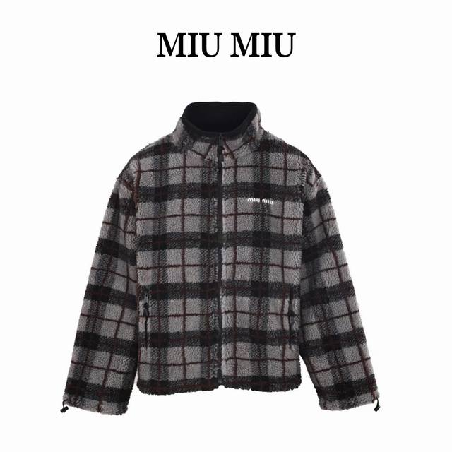 Miu Miu缪缪Mm 撞色格纹拉链夹克外套 定制云绒格纹提花呢，蓬松软糯，采用进口机刺绣工艺，精度高，线条流畅而细腻，红外线定位裁床，通过红外发射器和红外接收