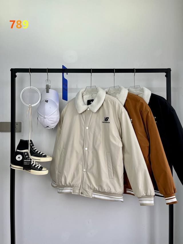 New Balance新百伦冬季加绒加厚羊羔毛翻领棉服外套，三色可选，休闲运动均可驾驭，经典永不过时系列绝佳冬季出行穿搭必备单品 寒冬一定闭眼入的百搭单品，面料