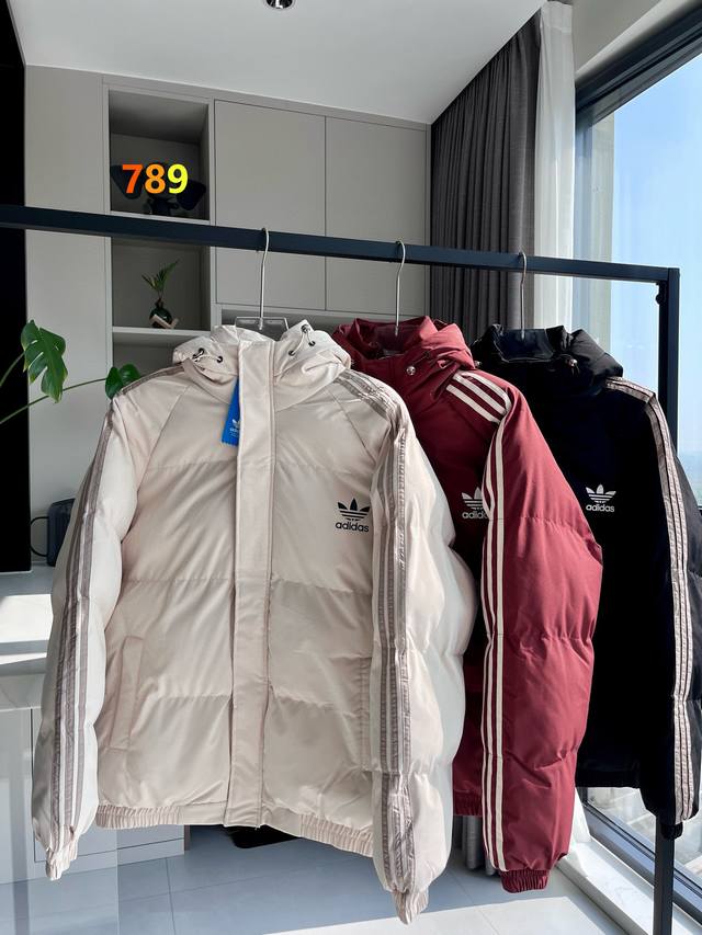 阿迪达斯Adidas 运动休闲 加厚保暖羽绒棉棉服 御风防寒 时尚经典百搭款 彰显品牌魅力 高品质 适合各种风格穿搭 冬季户外，运动首选！细节决定质量