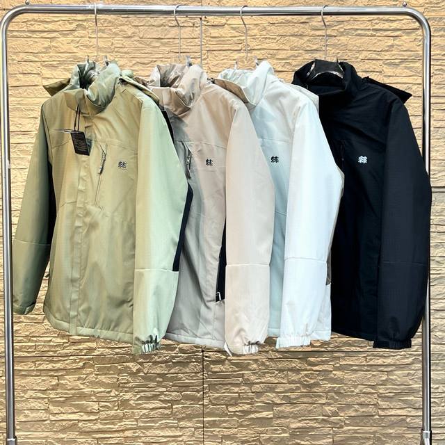 Kolon Sport 可隆24Ss秋冬新款户外连帽羽绒棉冲锋衣棉服！ 可隆家今年最新超柔三防科技面料，触感特别柔软细腻，防泼水户外设计，具有水滴成珠特点！内里