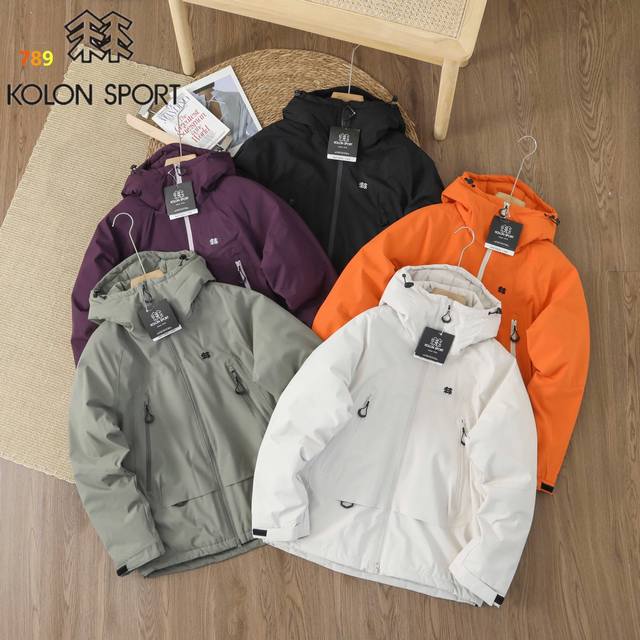 Kolon Sport 可隆新款连帽夹克男女情侣款户外防风外套宽松版休闲棉服上衣！ 产品描述 一采用未采用pfc 全氟化合物 的环保Gore-Tex面料能 够轻