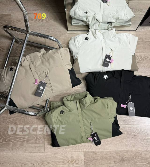 25Ss秋冬新款Descente迪桑特防水防风保暖夹棉徒步登山冲锋衣外套可拆卸帽子 - 颜色：黑色 绿色 卡其色 米白色 立体剪裁 压胶工艺 三防面料，连帽抽绳