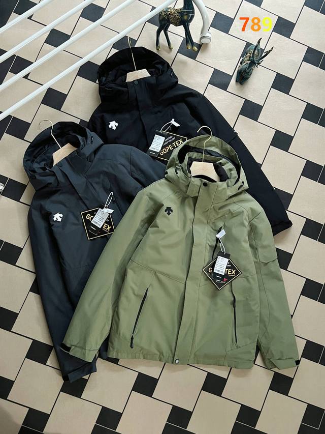 高品质 Descente 迪桑特顶级连帽三合一外套冲锋衣羽绒服两件套！ 情侣款 三合一冲锋衣 年少不知冲锋衣的好 现在真香！！ 山系冲锋衣来袭 多重配色可选 满