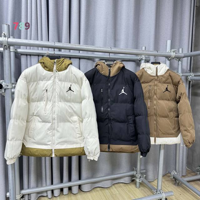 Air-Jordan乔丹飞人 撞色拼接 假两件 连帽 加厚加棉 羽绒棉衣 面包服 冬季新款上新 专柜同步热卖款 定制高品质冬季防风面料 内里采用的是 500G