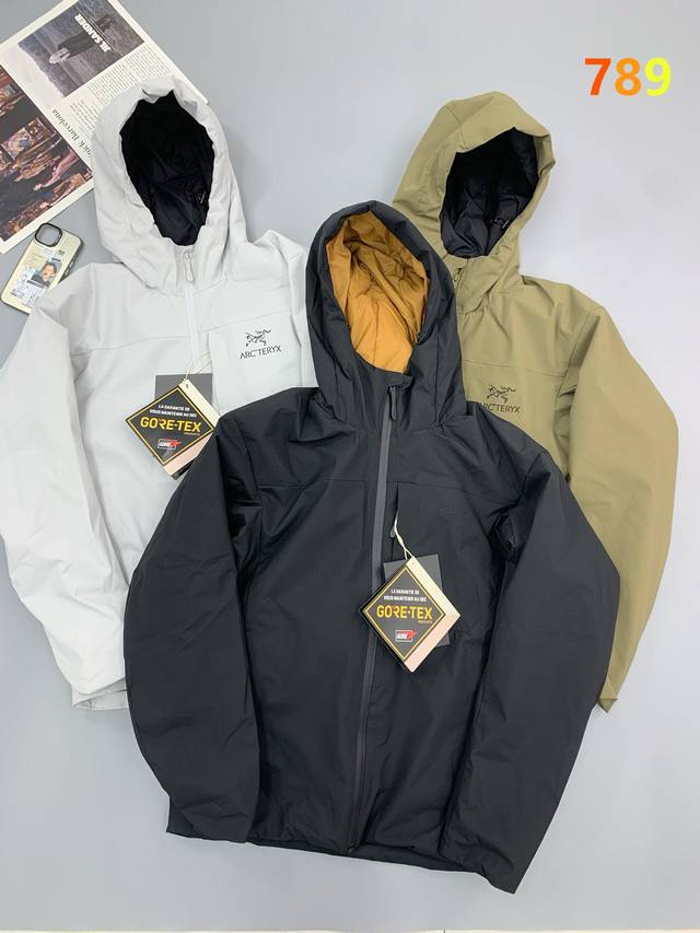 Arc Teryx 始祖鸟连帽硅胶Logo轻量棉棉服 鸟家原版打版版型新款功能性棉衣，专柜品质 防风防水，超级轻量化质地，版型正 上身效果极佳 挺阔有质感 户外