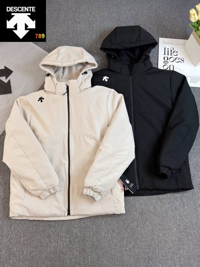 迪桑特Descente Ski Style系列 Heat Control 舒适连帽运动休闲羽绒棉服 版型超级正 上身效果极佳 挺阔有质感，户外功能防水级别 ，细