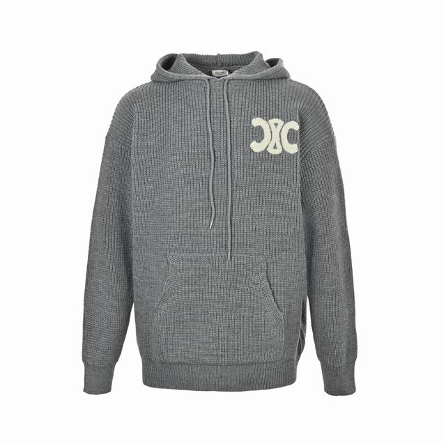 Celine 赛琳 凯旋门后背字母毛巾绣连帽毛衣 面料：采用55美丽奴羊毛纱搭配棉纱织成。 该款面料织出成品，版型立体，手感柔顺，上身不扎。 辅料：帽绳尾夹采用