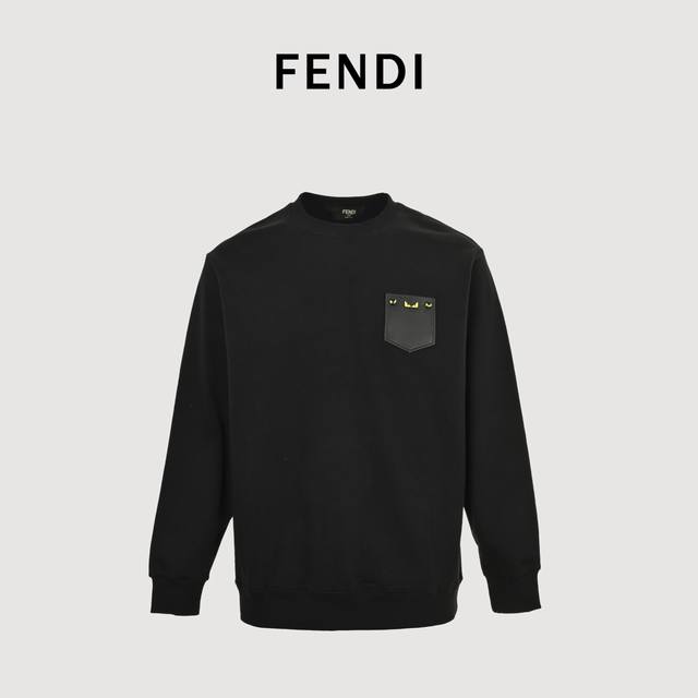 Fendi 芬迪 Fd 口袋小眼睛圆领卫衣 面料采用400克重双股大毛圈面料，定制32支螺纹，成衣两遍水洗处理，面料舒适亲肤无异感，定制定染面料，纺织密度高，垂
