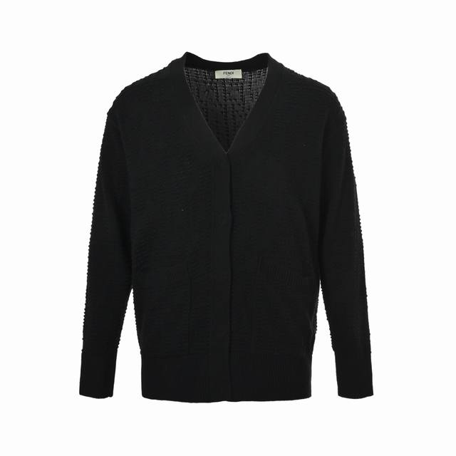 Fendi 芬迪 谷波提花V领针织开衫 正品22500购入，定染32支双股澳羊毛混纺毛料，采用进口织机 Soto 16针，毛料酵洗，毛料提花，定制1：1暗扣，定