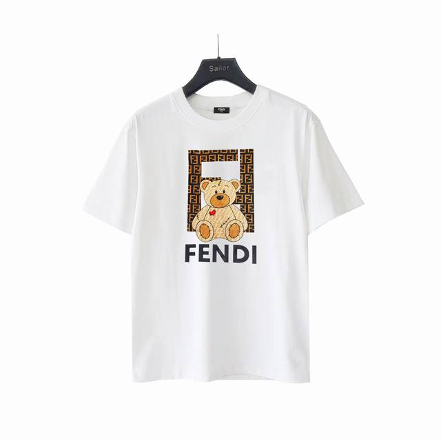 实拍细节图 +尺码表 Fendi 芬迪 双Ff公仔熊印花短袖 原版面料 官方同款 短袖T恤 定制260克同缸染面料 手感非常舒服 春夏最新砖柜同步 时尚又个性