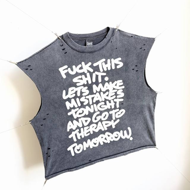 Cvt-19款 街头艺术家 “ Don't Worry 活在当下 ” 限定 重磅废土风做旧坎肩 反车领口+肩膀绷缝工艺+下摆天地针单缝线+阿苏特酵磨洗水+多位置