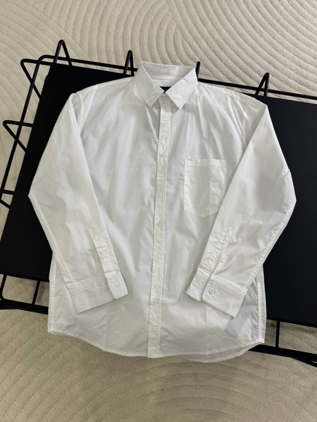 K557# 巴黎世家 Balenciaga Blcg 25Ss 后背烫钻字母长袖衬衫 正确版本 随意对比 80支平纹进口澳棉高密府绸面料 采用进口捷克钻 高级烫