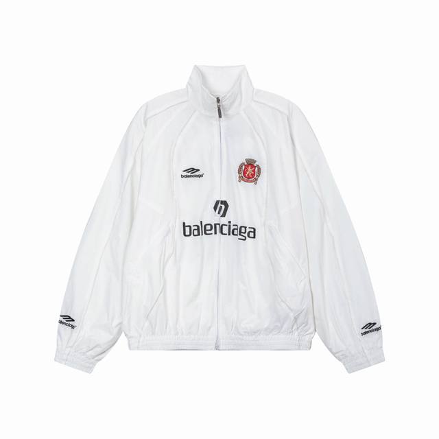 K337# Balenciaga 巴黎世家 Blcg 24Ss走秀款曼联联名刺绣巴黎运动风夹克外套裤子套装 刺绣Logo采用进口田岛绣花机 精细绣花无毛边杂线